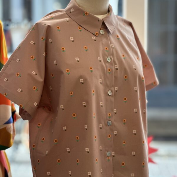 Bluse- Pixel Blumen Puder