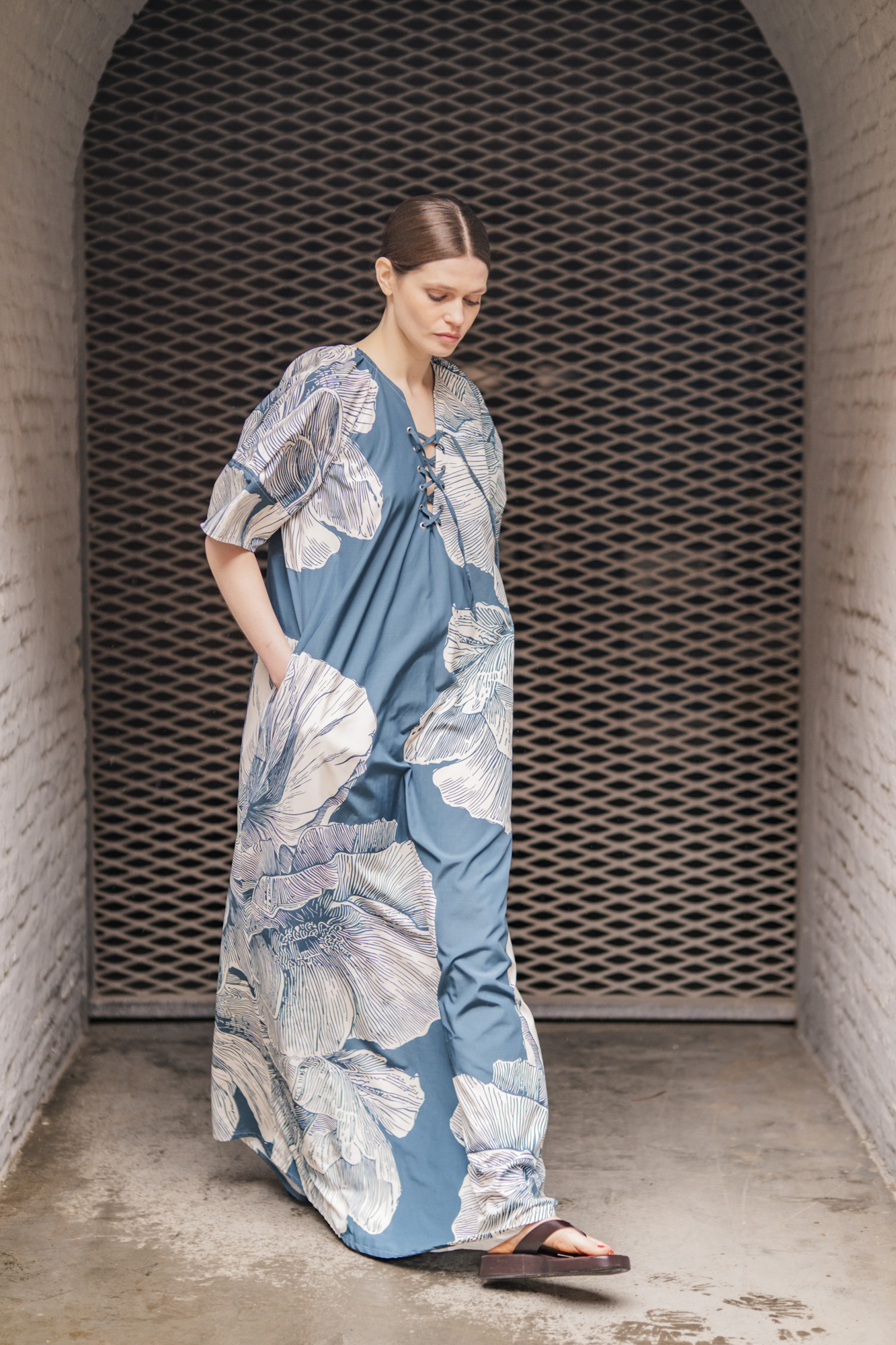 Taftstoff „Petrol Bloom“ – florales Design in Petrol/Off-White – Bild 8