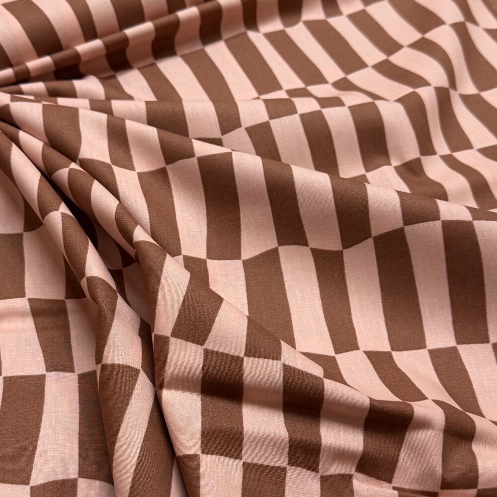 Baumwollstoff im skandinavischen Design – Wavy Check Rosa/Braun – Bild 3