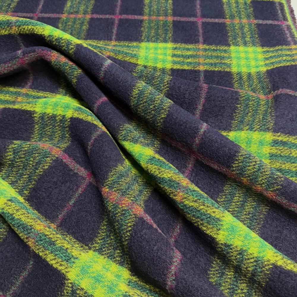 Wollstoff mit Karomuster – kräftige Farben für moderne Herbst- & Wintermode – Bild 3