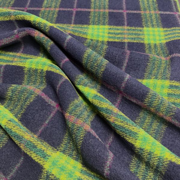 Wollstoff mit Karomuster – kräftige Farben für moderne Herbst- & Wintermode