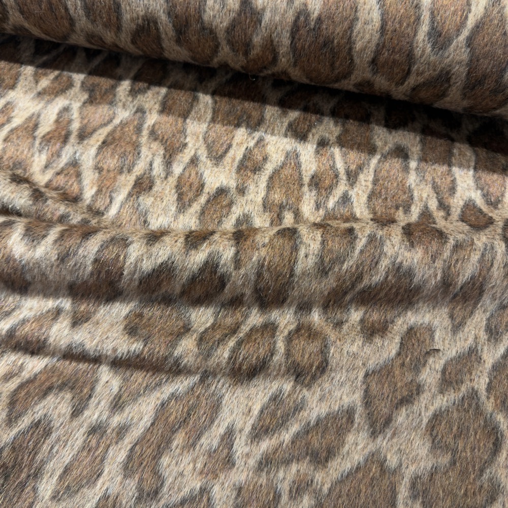 Kuscheliger Wollmischstoff mit edlem Animal-Print – Bild 2