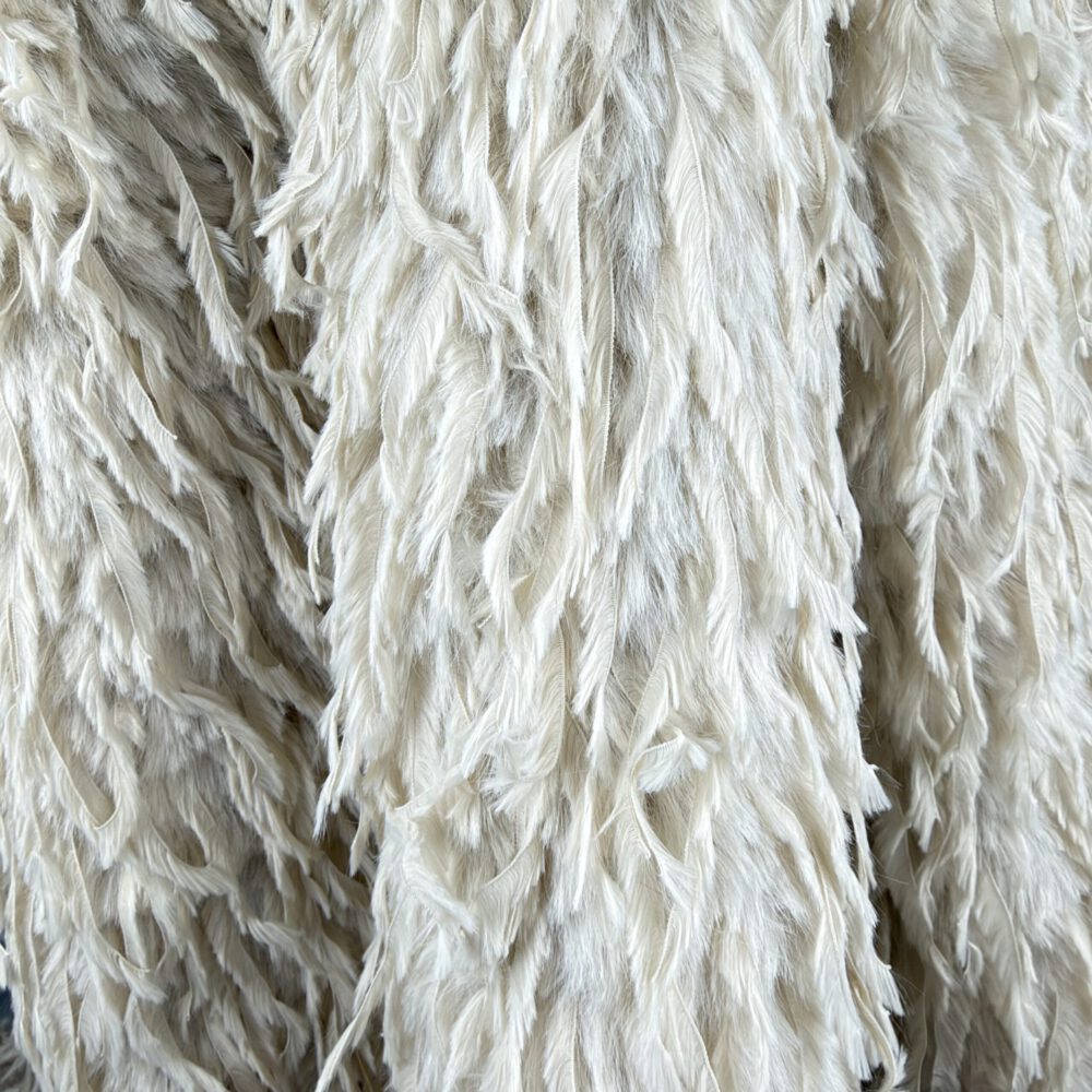 Kuscheliger Strickstoff mit Fransen